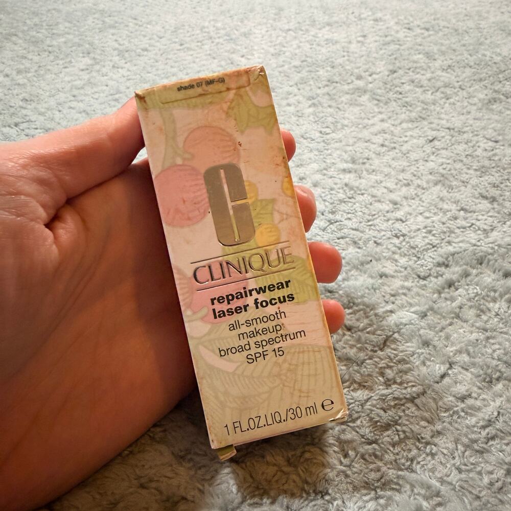 Clinique Repairwear Laser Focus All Smooth MakeUp shade 07 NEW